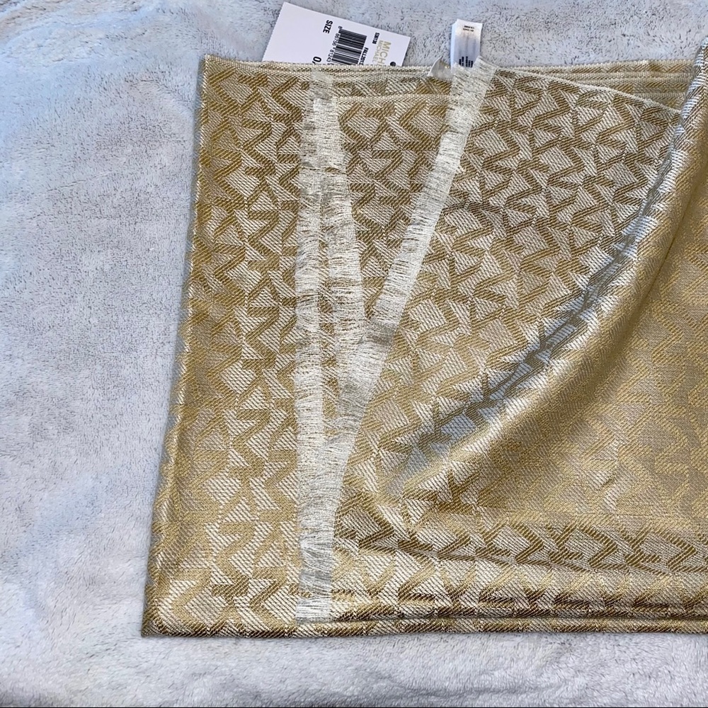 ‼️NWT‼️MICHAEL Michael Kors cream/tan fringe scarf - Picture 4 of 4